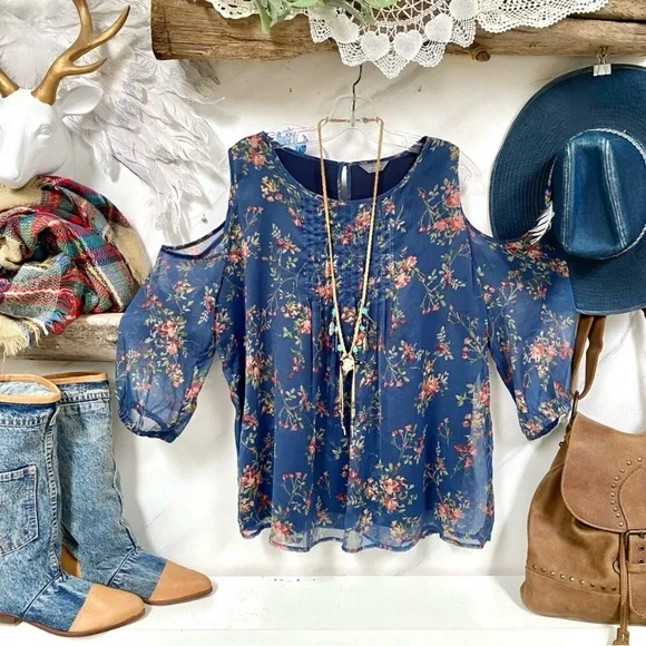 Prairie boho vibe floral flowy blouse w cold shoulder shabby chic feminine feel - Picture 2 of 15